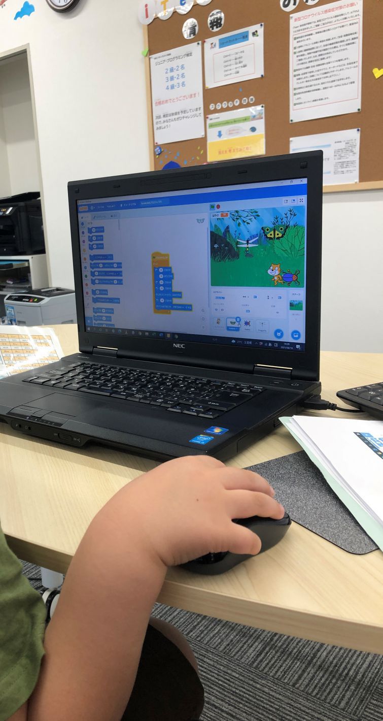 小学1年生でもプログラミング学習に熱中！！