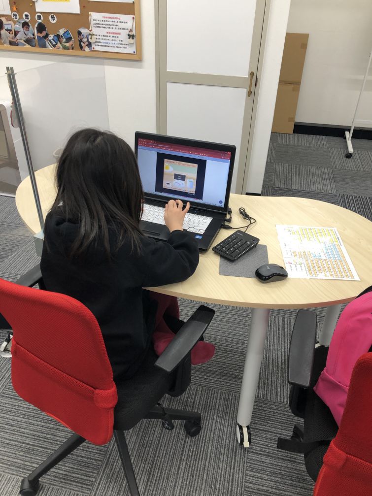 自習スペースで自らの学び！